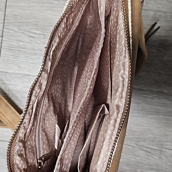 VRNYC x Target Crossbody Bag Tan - Picture 3 of 12